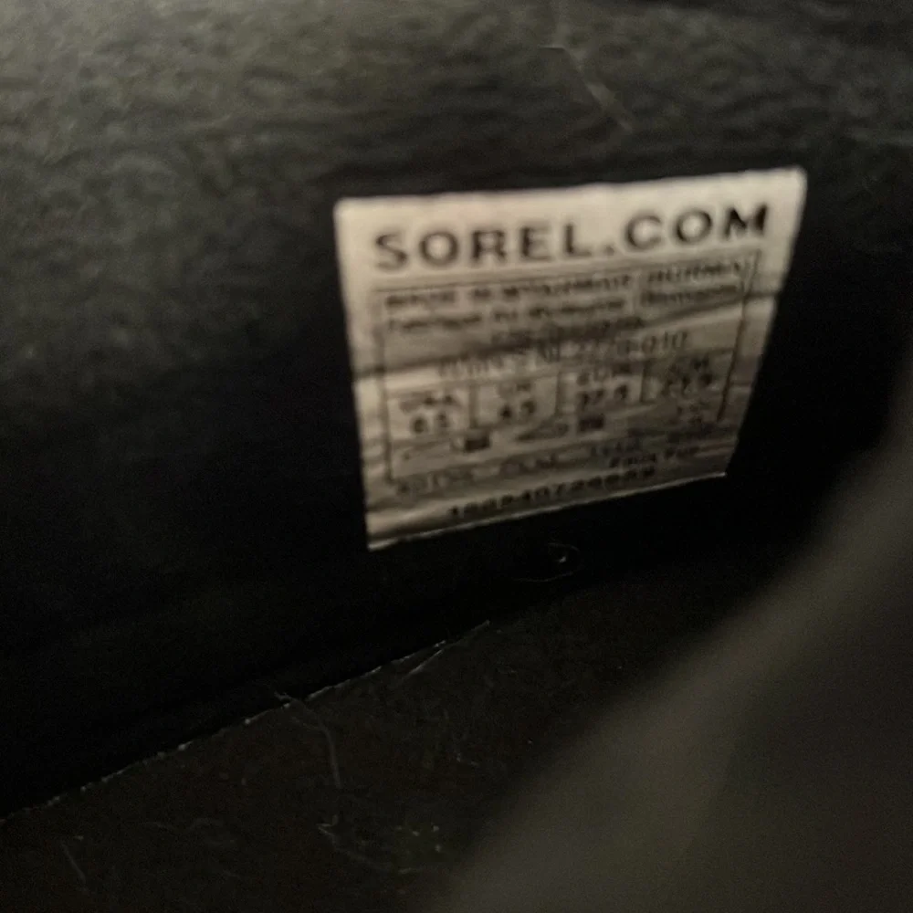 Brand new never worn Sorel Whitney boot size 6.5